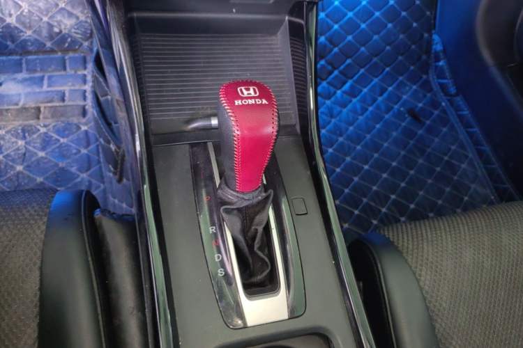 Used Honda Jade 2017 210TURBO CVT Fashion Edition 5-seater Gear Lever
