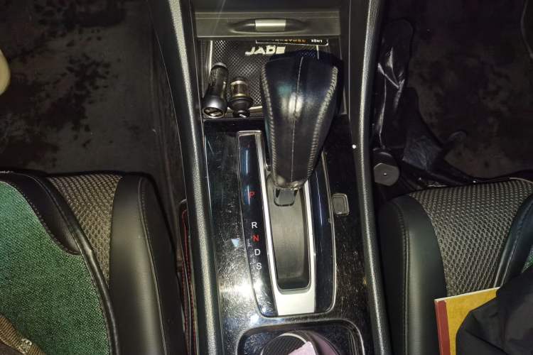 Used Honda Jade 2017 1.8L automatic Comfort version 5 seats Gear Lever