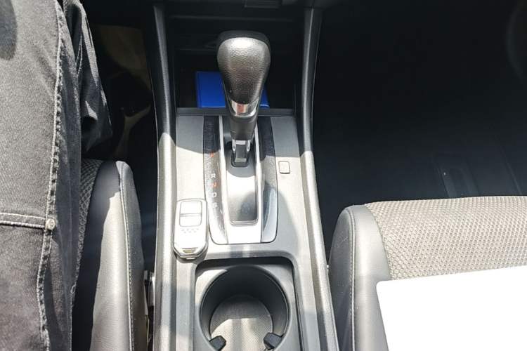 Used Honda Jade 2017 1.8L automatic Comfort version 5 seats Gear Lever