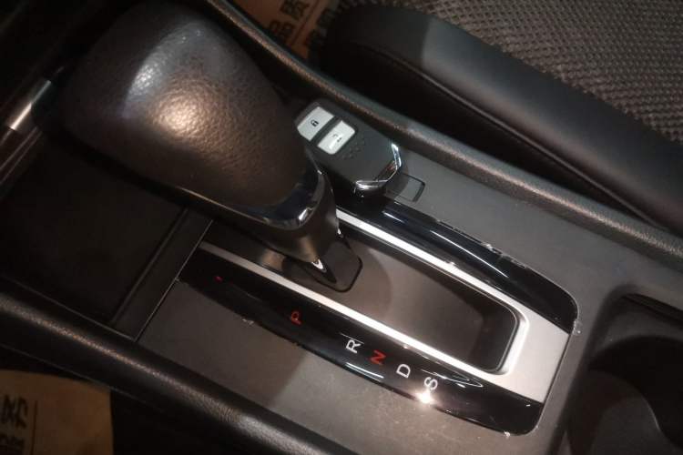 Used Honda Jade 2017 1.8L automatic Comfort version 5 seats Gear Lever