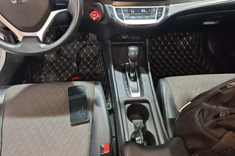 Used Honda Jade 2017 1.8L automatic Comfort version 5 seats Gear Lever