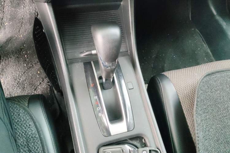 Used Honda Jade 2017 1.8L automatic Comfort version 5 seats Gear Lever