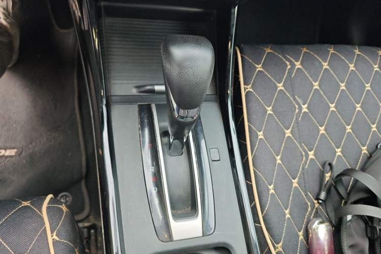Used Honda Jade 2017 210TURBO CVT Fashion Edition 5-seater Gear Lever