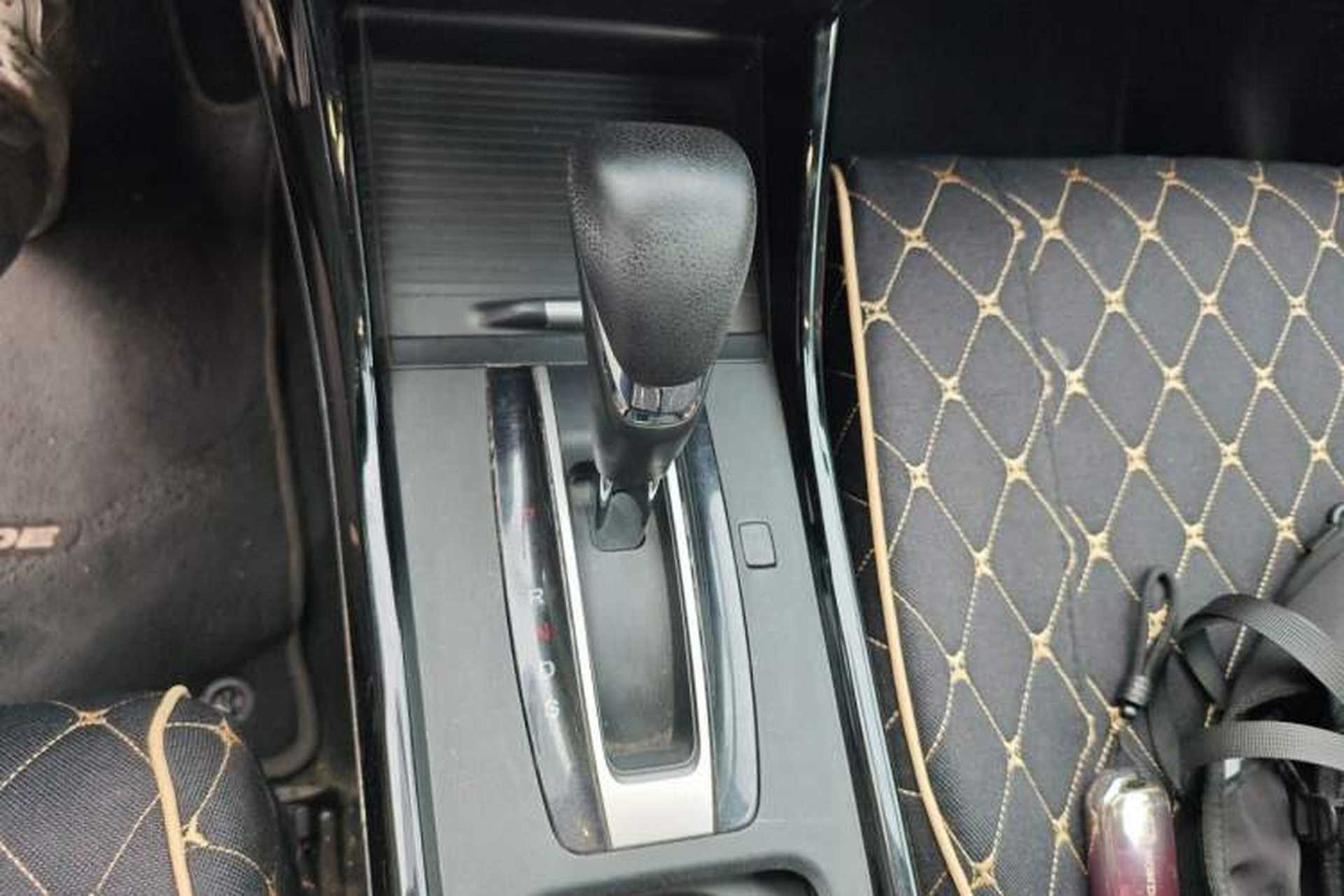 Used Honda Jade 2017 210TURBO CVT Fashion Edition 5-seater Gear Lever