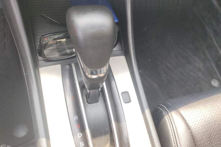 Used Honda Jade 2017 1.8L Automatic Classic Edition 5 seats Gear Lever