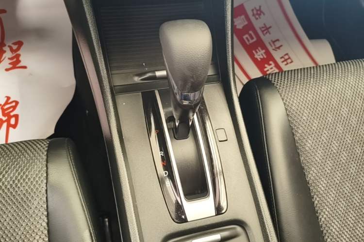 Used Honda Jade 2017 1.8L automatic Comfort version 5 seats Gear Lever