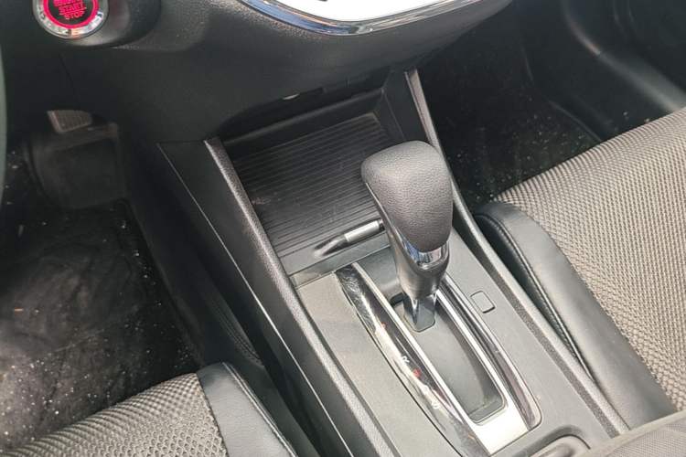 Used Honda Jade 2017 1.8L automatic Comfort version 5 seats Gear Lever