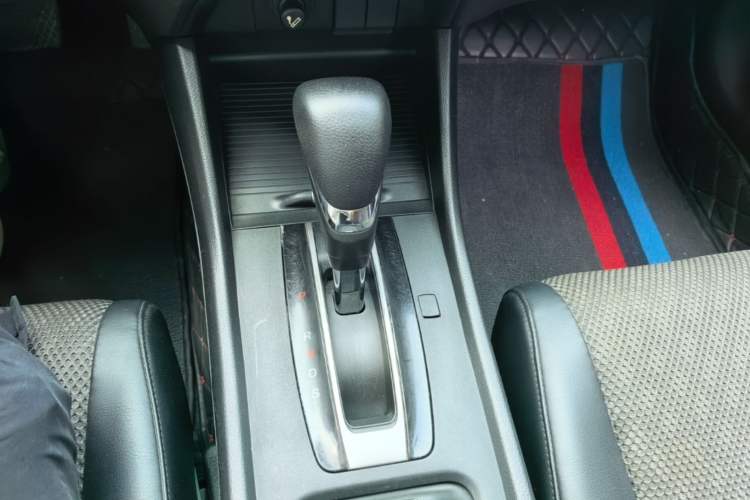 Used Honda Jade 2017 1.8L automatic Comfort version 5 seats Gear Lever