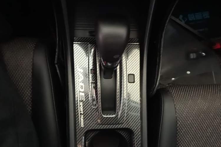 Used Honda Jade 2017 1.8L automatic Comfort version 5 seats Gear Lever