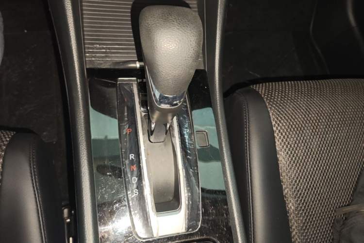 Used Honda Jade 2017 1.8L automatic Comfort version 5 seats Gear Lever