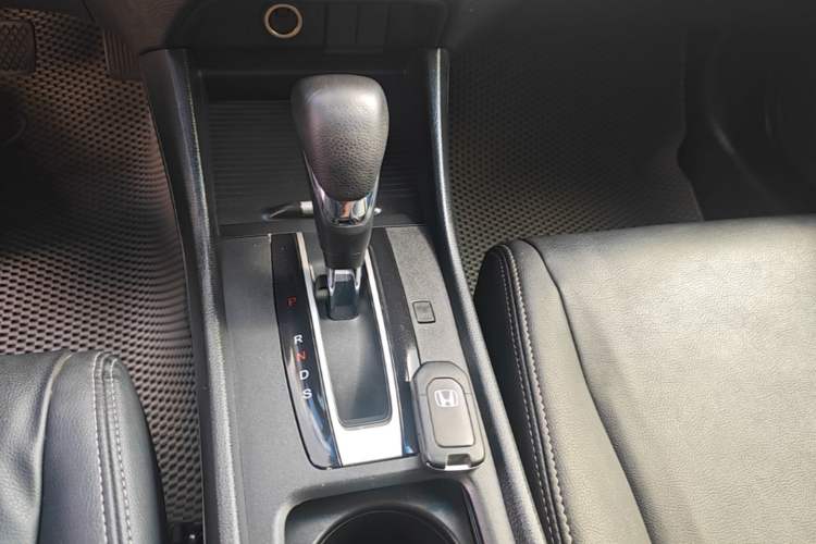 Used Honda Jade 2017 1.8L Automatic Classic Edition 5 seats Gear Lever