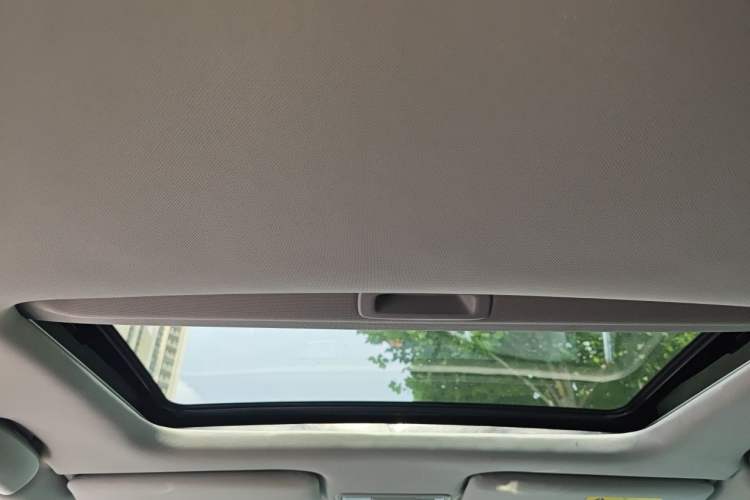 Used Honda Jade 2017 1.8L automatic Comfort version 5 seats Headliner