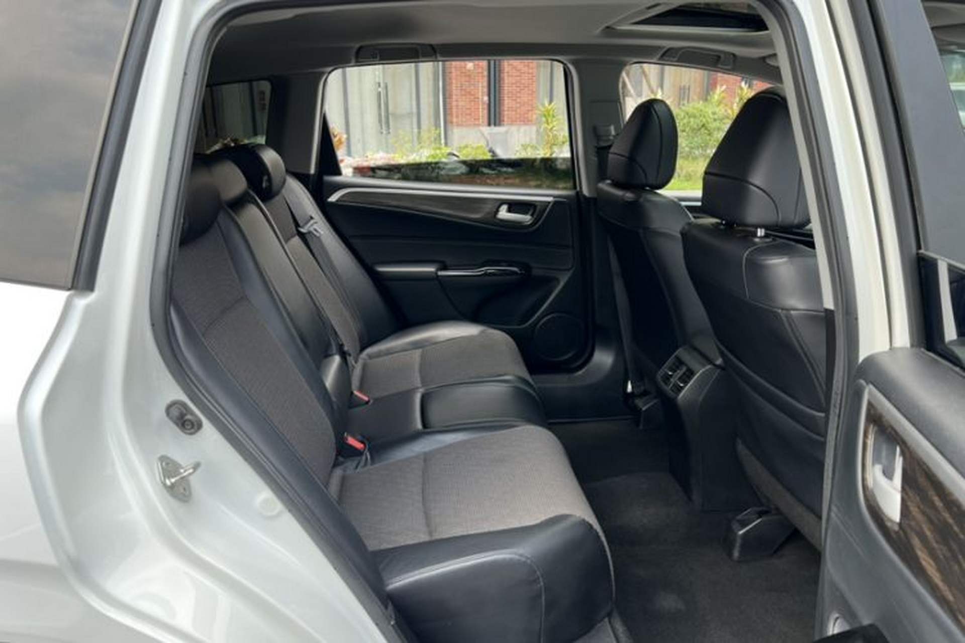 Used Honda Jade 2017 1.8L automatic Comfort version 5 seats Interior 1
