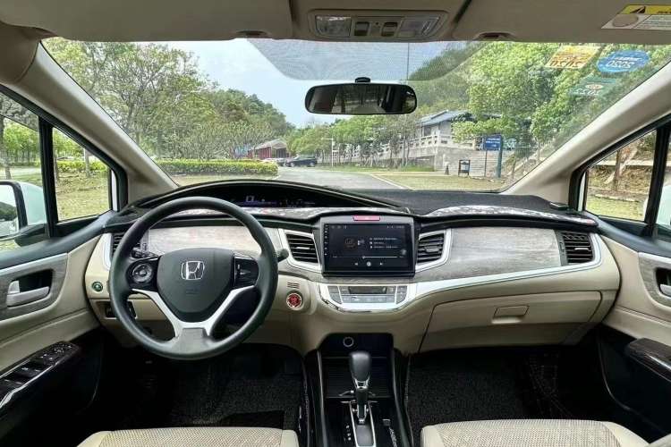 Used Honda Jade 2017 1.8L automatic Comfort version 5 seats Interior 1