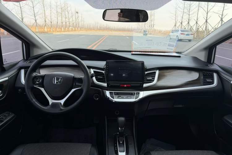 Used Honda Jade 2017 1.8L automatic Comfort version 5 seats Interior 1