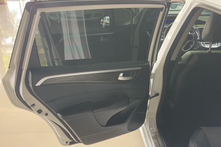 Used Honda Jade 2017 1.8L automatic Comfort version 5 seats Interior 13