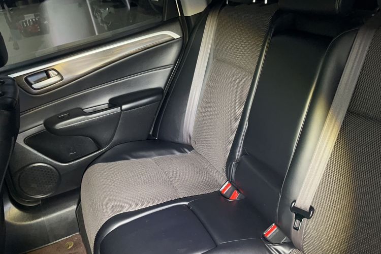 Used Honda Jade 2017 1.8L automatic Comfort version 5 seats Interior 15