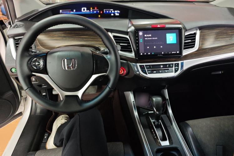 Used Honda Jade 2017 1.8L automatic Comfort version 5 seats Interior 2