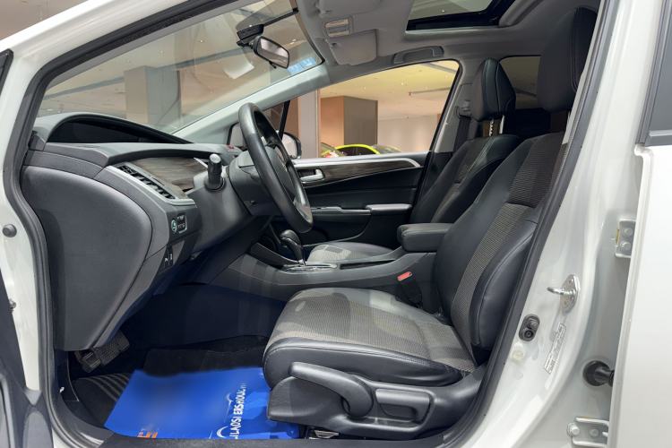 Used Honda Jade 2017 1.8L automatic Comfort version 5 seats Interior 2