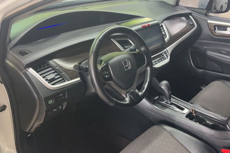 Used Honda Jade 2017 1.8L automatic Comfort version 5 seats Interior 2