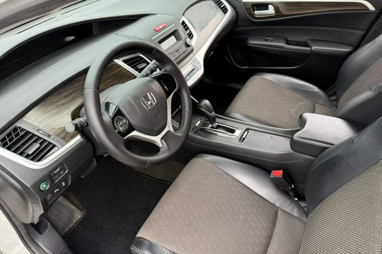 Used Honda Jade 2017 1.8L automatic Comfort version 5 seats Interior 2