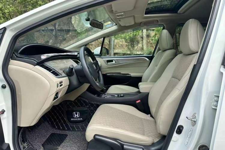 Used Honda Jade 2017 1.8L automatic Comfort version 5 seats Interior 2
