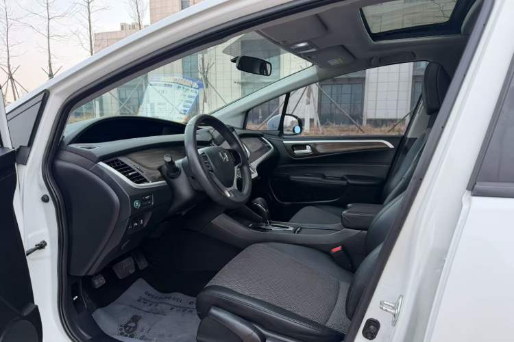 Used Honda Jade 2017 1.8L automatic Comfort version 5 seats Interior 2