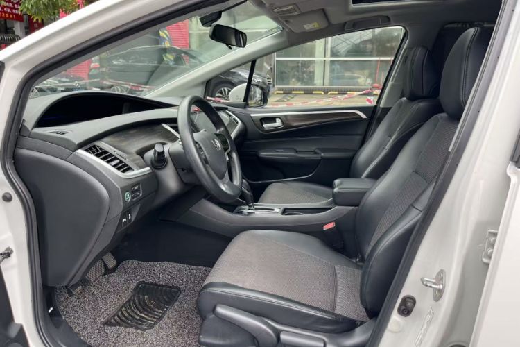 Used Honda Jade 2017 1.8L automatic Comfort version 5 seats Interior 2