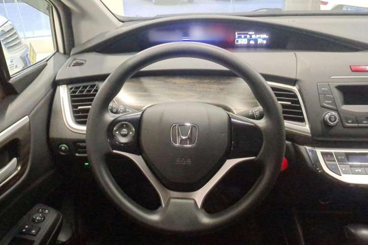 Used Honda Jade 2017 1.8L automatic Comfort version 5 seats Interior 2