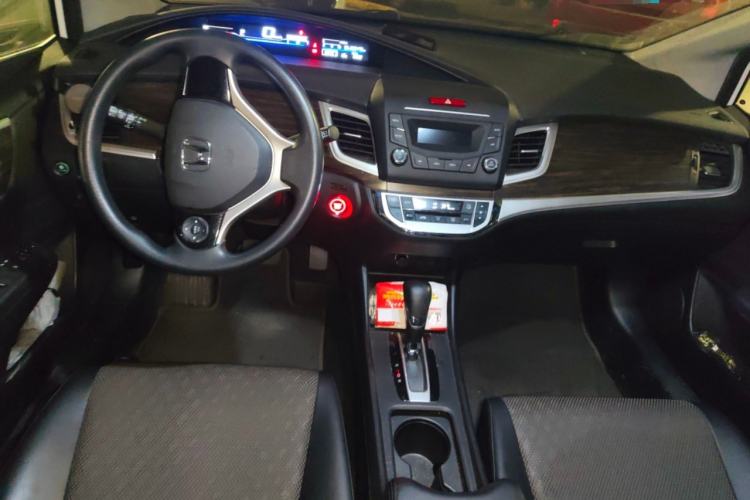 Used Honda Jade 2017 1.8L automatic Comfort version 5 seats Interior 2
