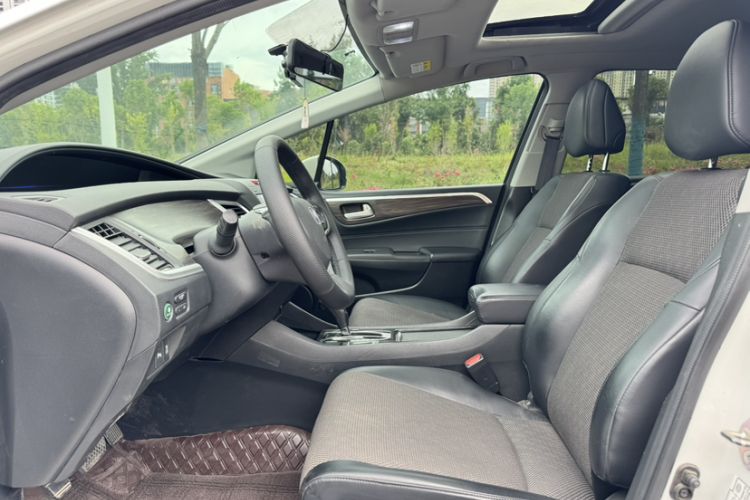 Used Honda Jade 2017 1.8L automatic Comfort version 5 seats Interior 2