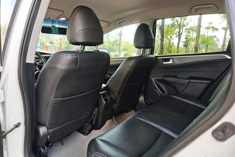Used Honda Jade 2017 1.8L Automatic Classic Edition 5 seats Interior 2