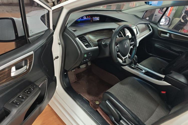 Used Honda Jade 2017 1.8L automatic Comfort version 5 seats Interior 3