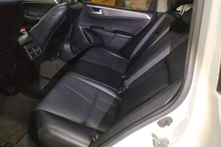 Used Honda Jade 2017 1.8L Automatic Classic Edition 5 seats Interior 3