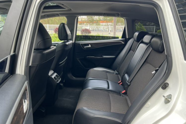 Used Honda Jade 2017 1.8L automatic Comfort version 5 seats Interior 3