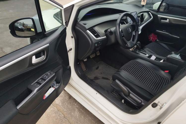 Used Honda Jade 2017 1.8L Automatic Classic Edition 5 seats Interior 3