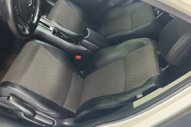 Used Honda Jade 2017 1.8L automatic Comfort version 5 seats Interior 3