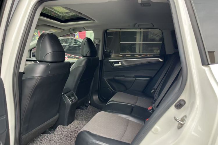Used Honda Jade 2017 1.8L automatic Comfort version 5 seats Interior 3