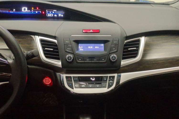 Used Honda Jade 2017 1.8L automatic Comfort version 5 seats Interior 3