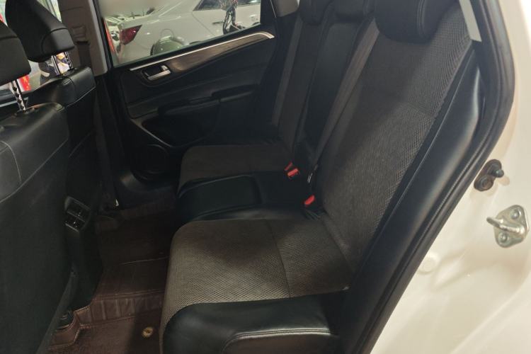 Used Honda Jade 2017 1.8L automatic Comfort version 5 seats Interior 4