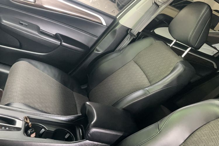 Used Honda Jade 2017 1.8L automatic Comfort version 5 seats Interior 4