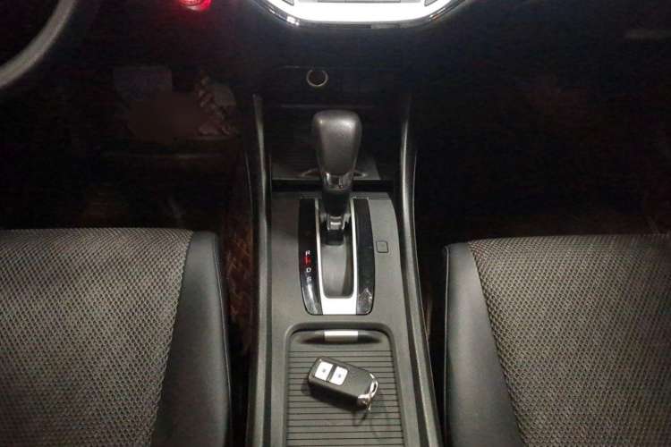 Used Honda Jade 2017 1.8L automatic Comfort version 5 seats Interior 4