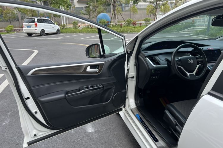 Used Honda Jade 2017 1.8L automatic Comfort version 5 seats Interior 5