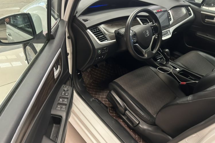 Used Honda Jade 2017 1.8L automatic Comfort version 5 seats Interior 5