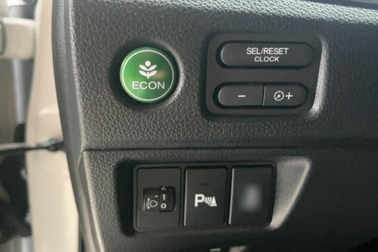 Used Honda Jade 2017 1.8L automatic Comfort version 5 seats Interior 6