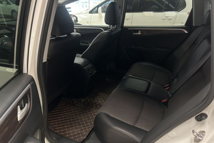 Used Honda Jade 2017 1.8L automatic Comfort version 5 seats Interior 6