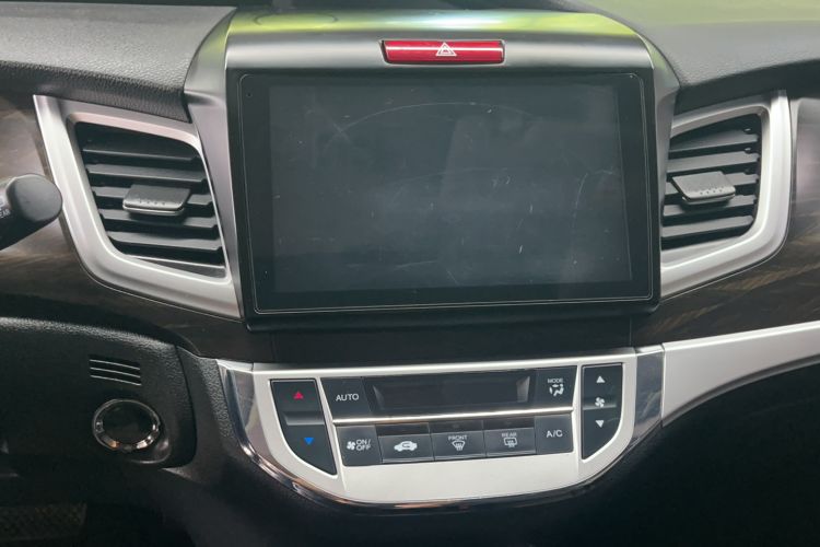 Used Honda Jade 2017 1.8L automatic Comfort version 5 seats Interior 7