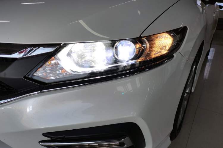 Used Honda Jade 2017 1.8L automatic Comfort version 5 seats Left Front Headlight