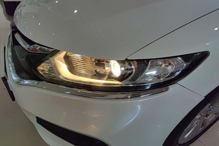 Used Honda Jade 2017 1.8L Automatic Classic Edition 5 seats Left Front Headlight