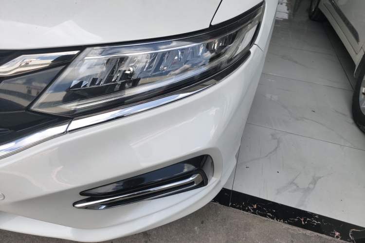 Used Honda Jade 2017 210 TURBO CVT Luxury Edition 5 Seats Left Front Headlight